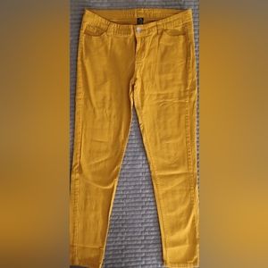 RUE 21 Yellow/Mustard Stretch Jegging (7/8R)